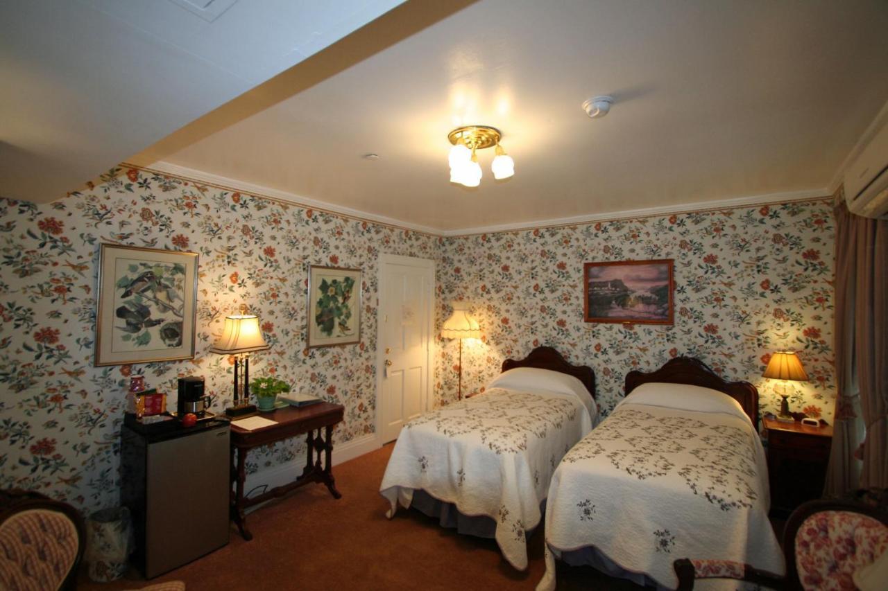 Lodging At The Imperial Hotel Chestertown Bagian luar foto