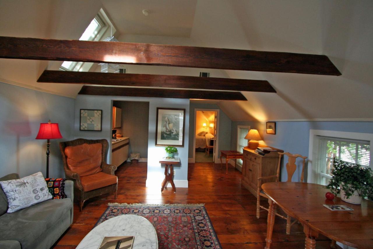 Lodging At The Imperial Hotel Chestertown Bagian luar foto