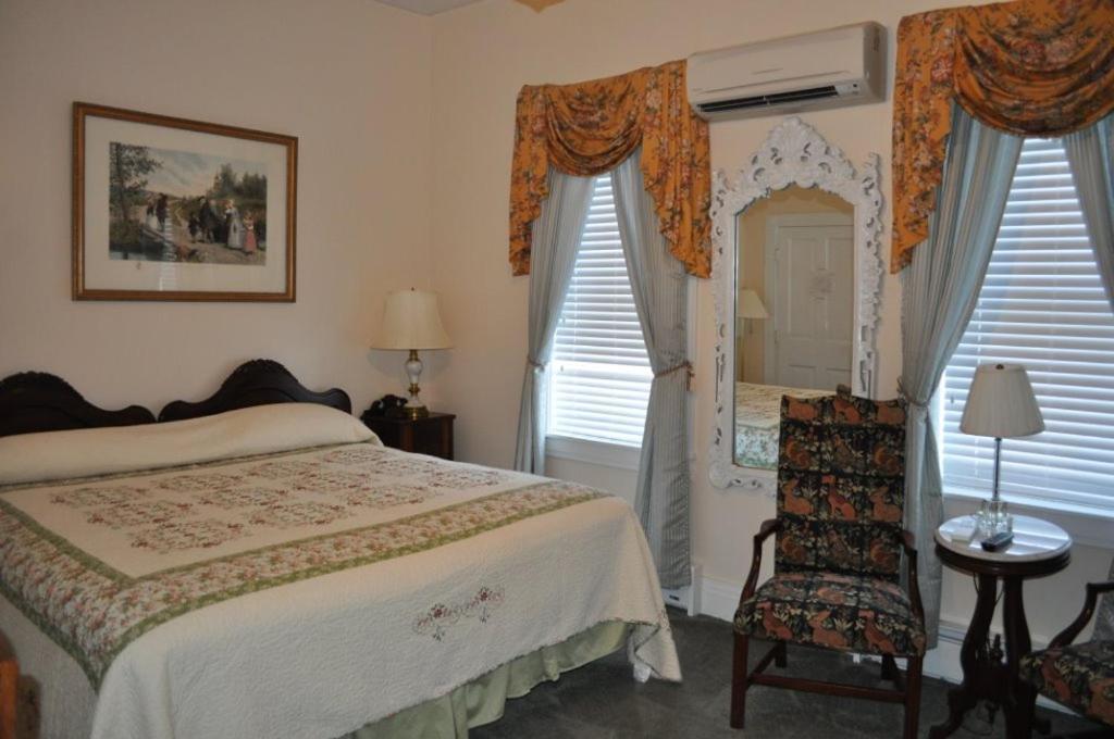 Lodging At The Imperial Hotel Chestertown Bagian luar foto